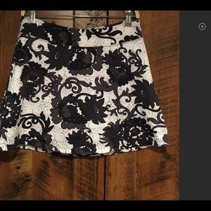 Title 9 White and Grey Floral Skort Size Medium
